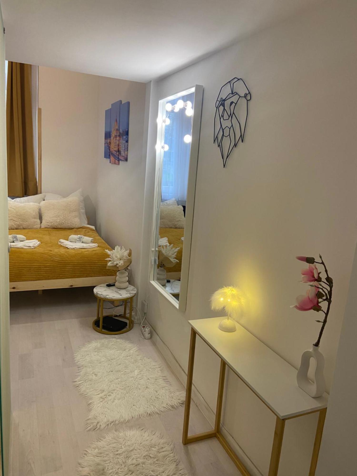 Twilight Zone Apartment *