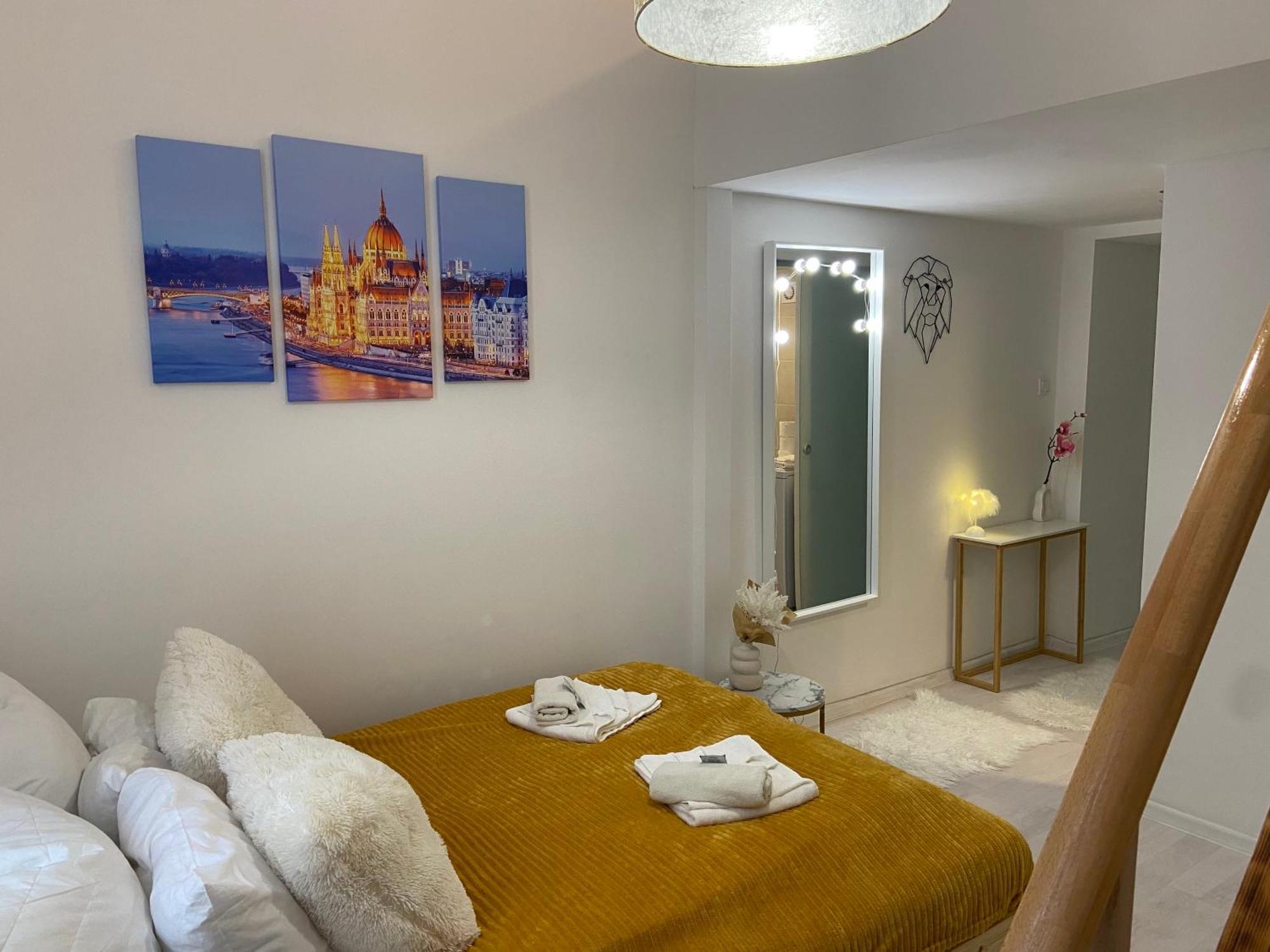 Apartment Twilight Zone Budapest